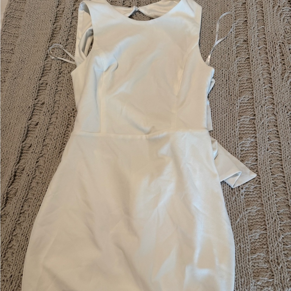 Elegant White Sleeveless Dress